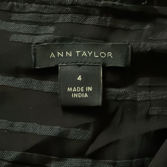 Ann Taylor Dobby shirred shift V neck Boho 3/4 sleeves eyelet trim dress Sz 4 - Picture 4 of 8